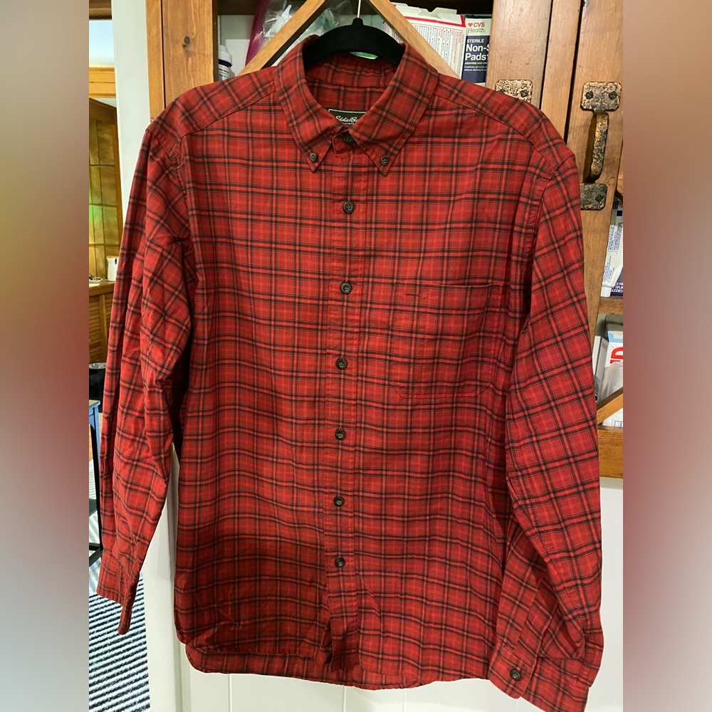 Gorgeous Eddie Bauer flannel in men’s medium